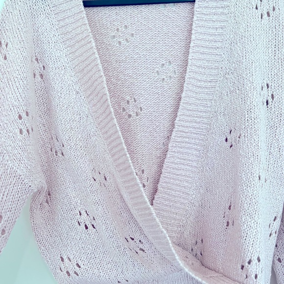 New without tags ASTR the label light lavender V Neck wrap sweater size M. - Picture 4 of 7